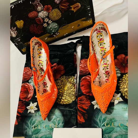 GUCCI Bright VIRGINIA Cotton LACE Pumps With Crystal Buckle NIB Size 37 1/2